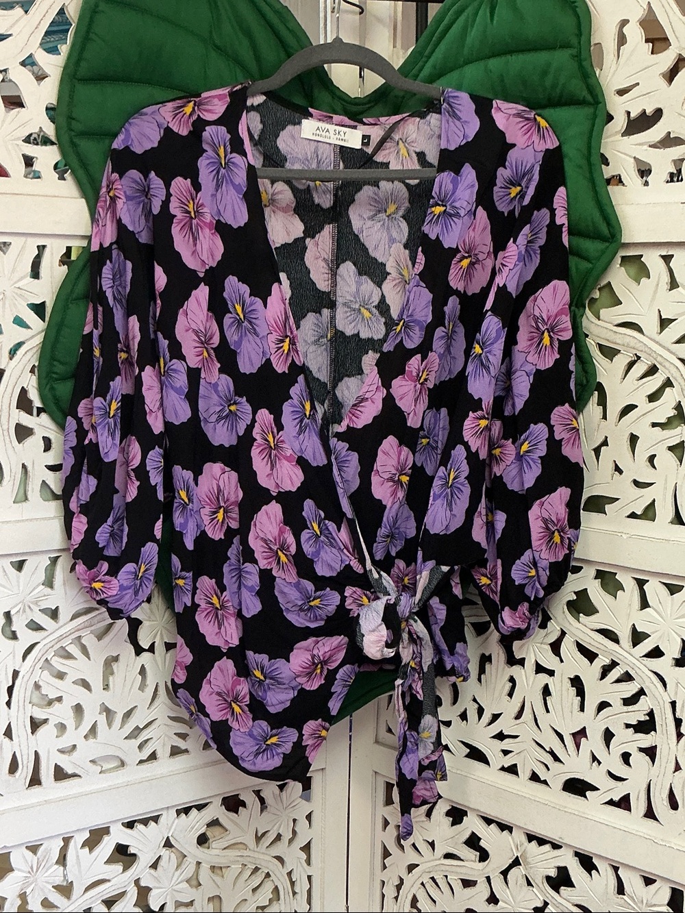 Ava Sky kimono style athena top, black/purple/pink hibiscus floral, tie front. L